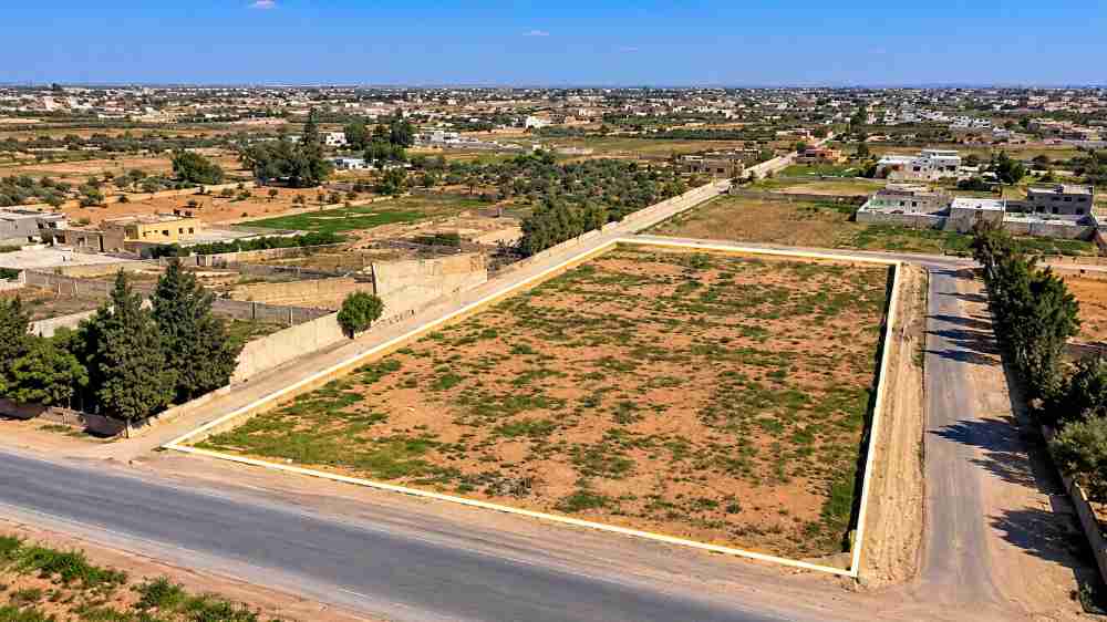 قطعة أرض للبيع | 4075 متر² | النواقيّة